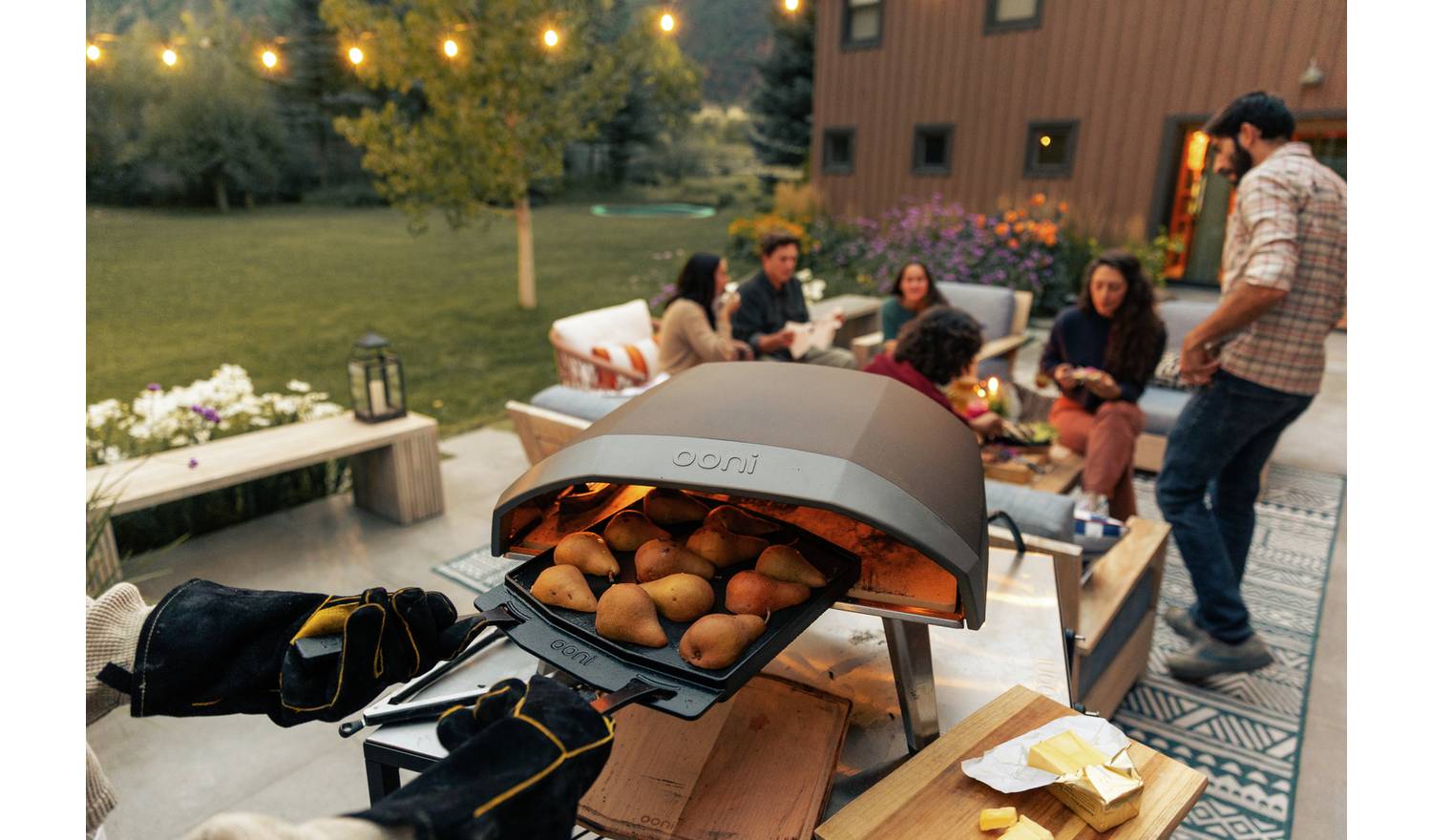 Ooni Koda 16 Gas-Powered Pizza Oven - Authentic Neapolitan Pizza in 60 Seconds